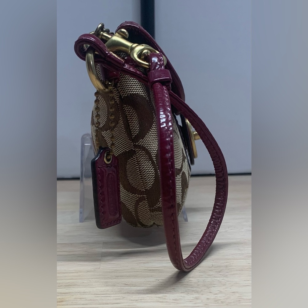Coach Legacy Jacquard w/ Patent Leather Trim Turnlock Wristlet Vintage Y2K - Picture 4 of 12